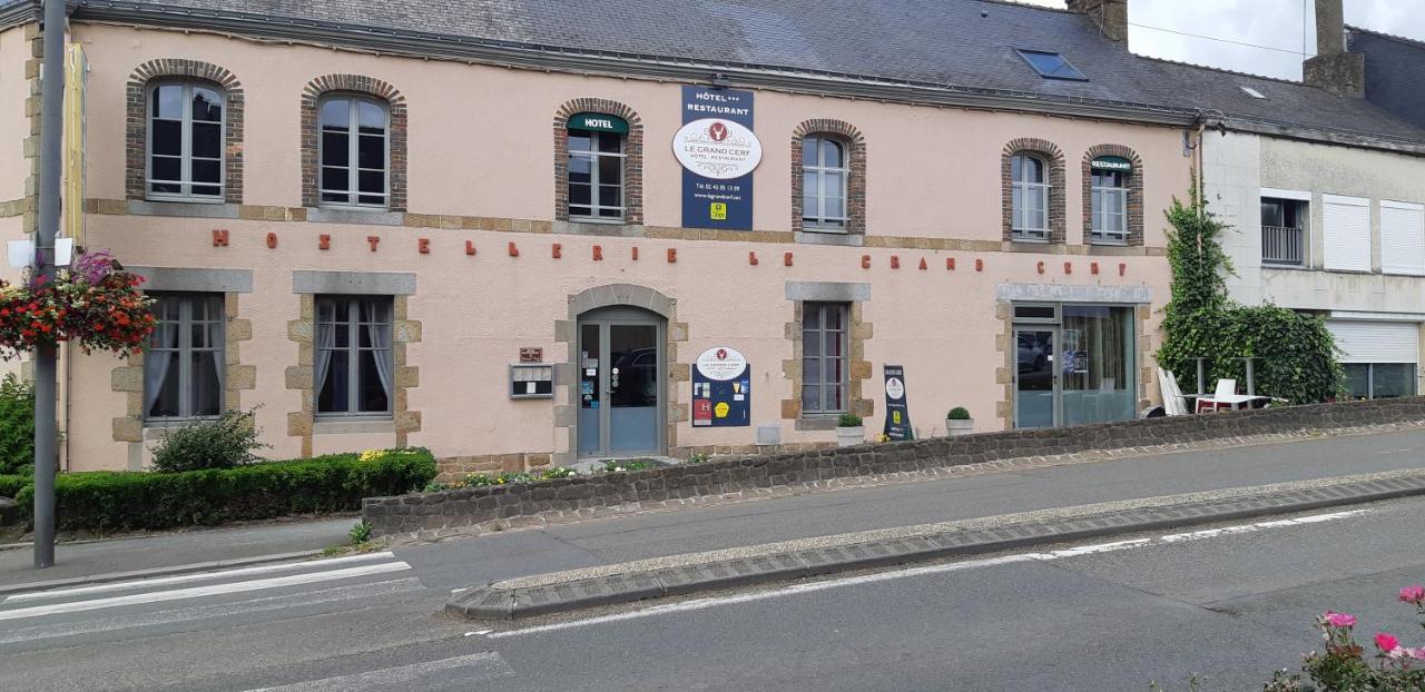 Logis Hotel Le Grand Cerf Ernee Bagian luar foto