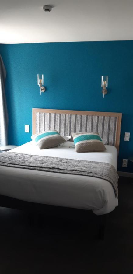 Logis Hotel Le Grand Cerf Ernee Bagian luar foto