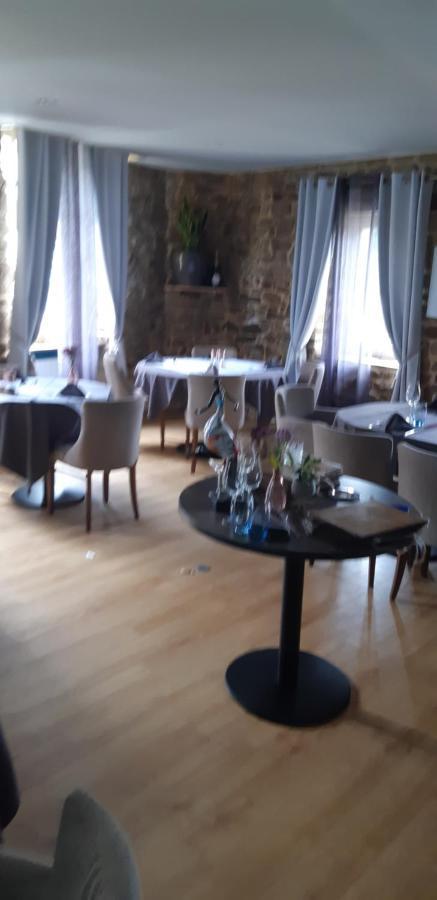 Logis Hotel Le Grand Cerf Ernee Bagian luar foto